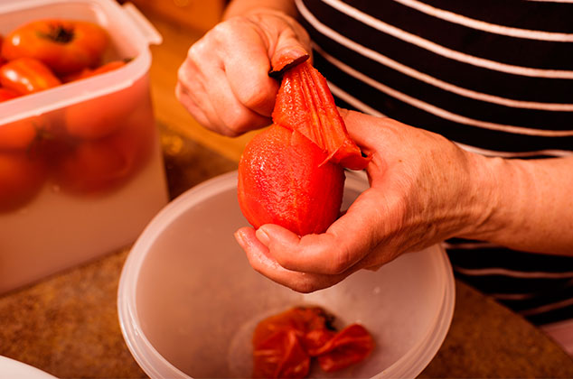 6 trucos para pelar frutas, verduras y semillas