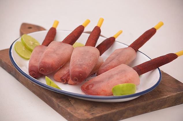 Paletas de hielo de tamarindo con limón