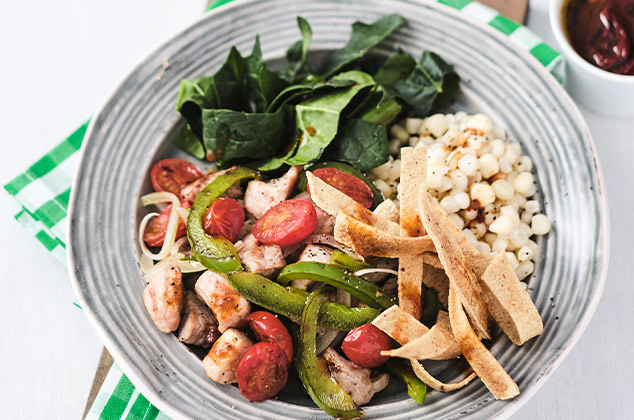 Ensalada de verduras con lomo de cerdo