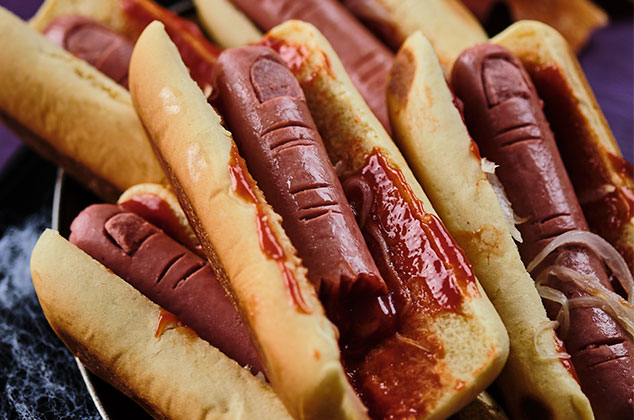 Receta de Hot dogs tenebrosos para Halloween