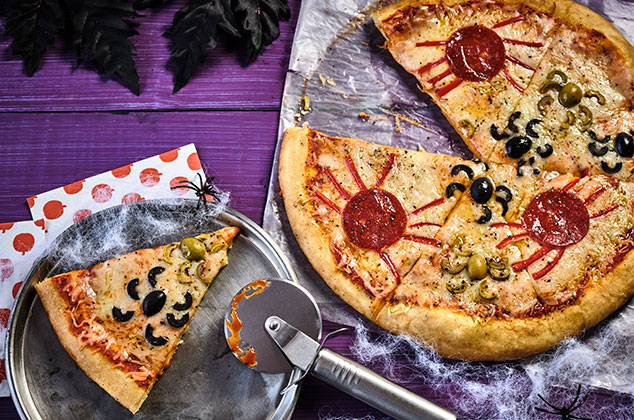 Receta de Pizza de arañas para Halloween