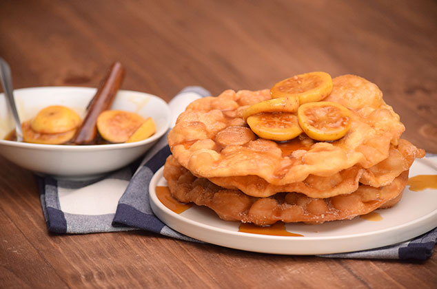 Buñuelos con miel de guayaba y piloncillo