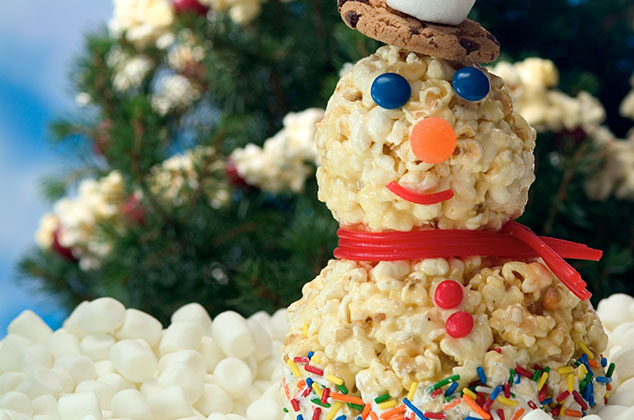 Muñecos de nieve de palomitas de maíz