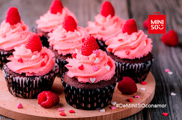 Cupcakes de chocolate con frutos rojos