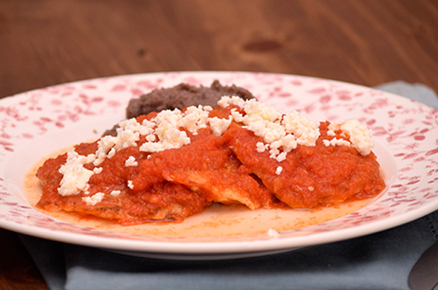 Tortitas de chayote y queso en caldillo de jitomate