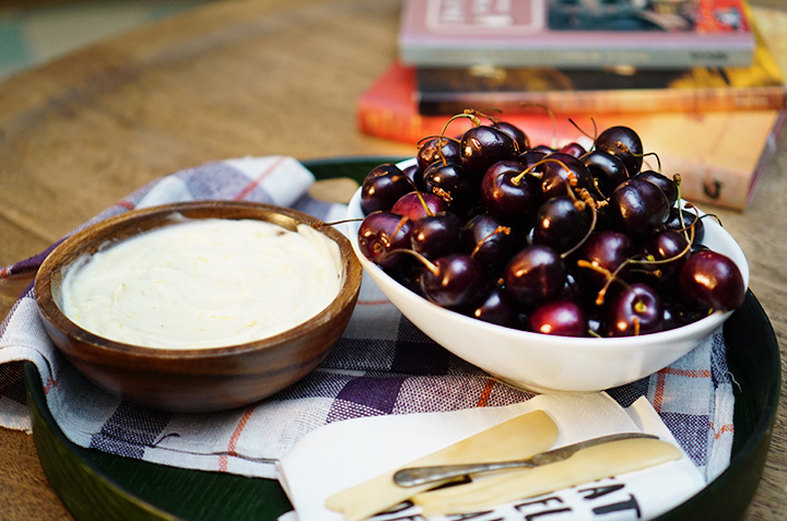 Receta de Dip de queso y naranja con Cerezas del Noroeste®