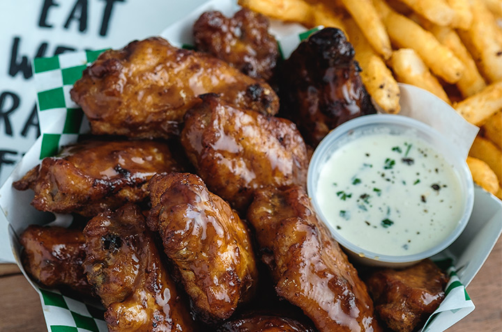 Receta de Alitas picantes de mango con habanero y aderezo Ranch