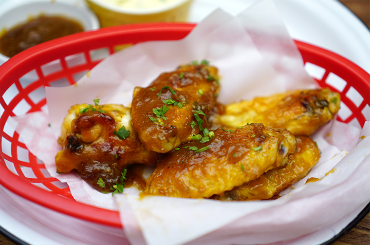 Alitas picantes de mango con habanero y aderezo Ranch | Cocina Vital