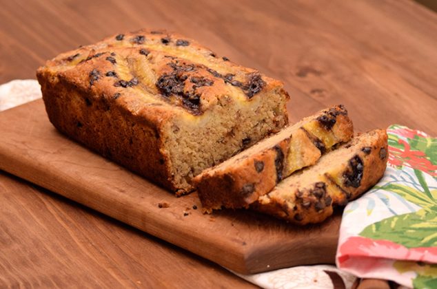 Panqué de plátano, nueces y chispas de chocolate