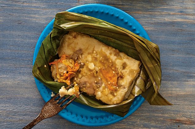 Tamales vegetarianos de champiñones y flor de calabaza