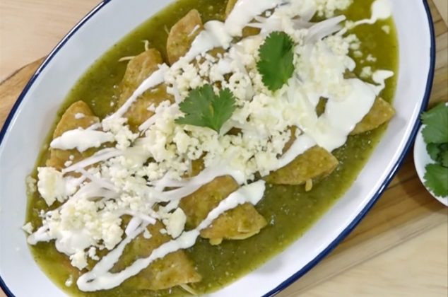 Enchiladas con salsa verde