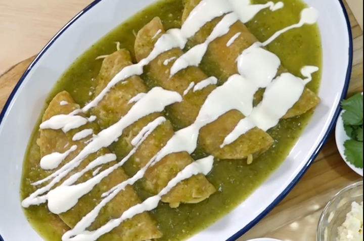 Enchiladas con salsa verde