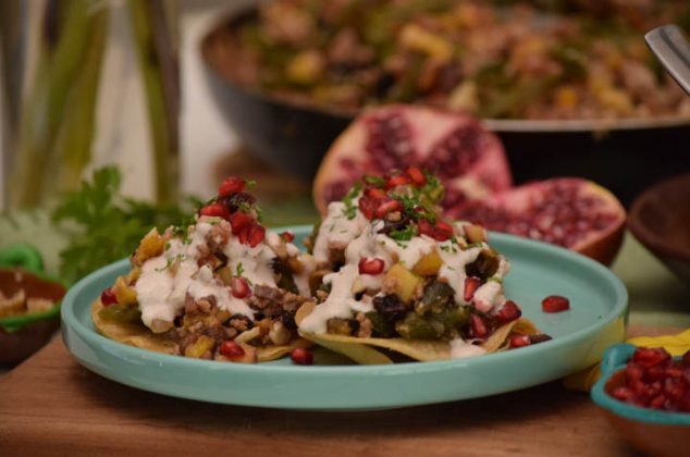 Receta de tostadas de carne molida y ensalada con nogada | 2×1