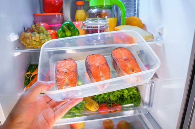 Por esta razón no debes meter la comida caliente en el refrigerador