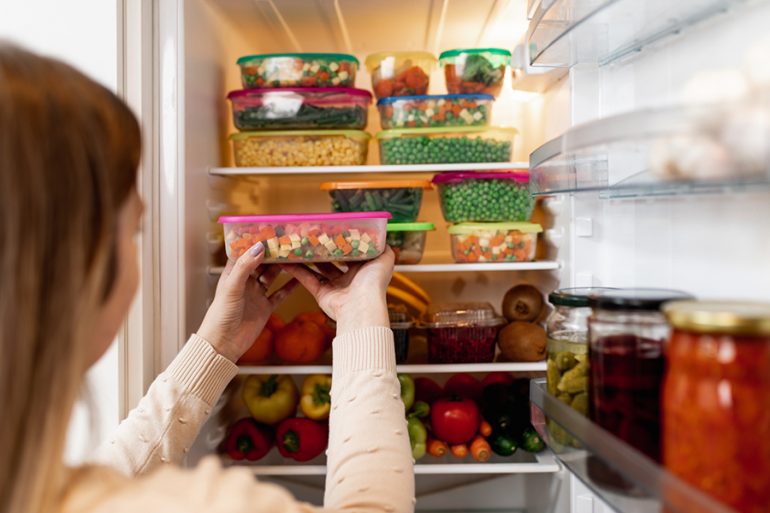 razon para no meter comida caliente en el refrigerador