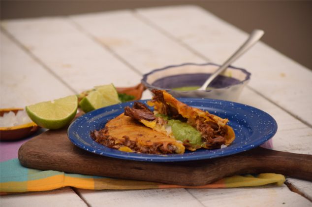 Tacos dorados de birria