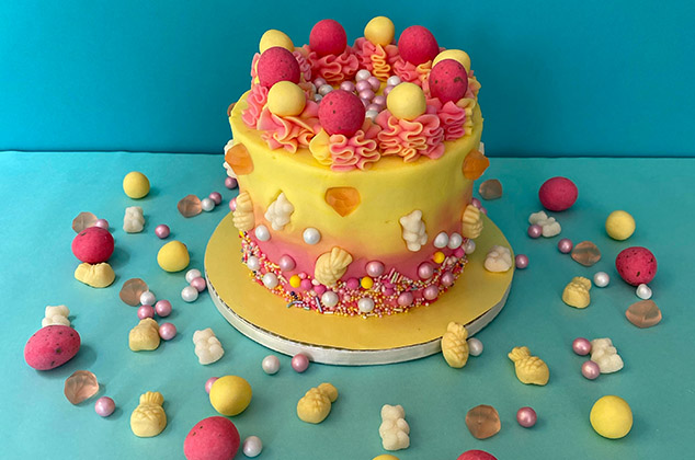 Decora un pastel con dulces de Sugarfina 1