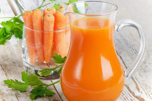 Jugo de zanahoria, naranja y perejil  para aliviar cólicos