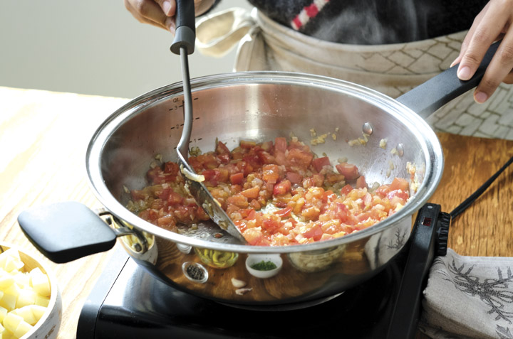 COCINA por 10 minutos o hasta que suelte sus jugos.