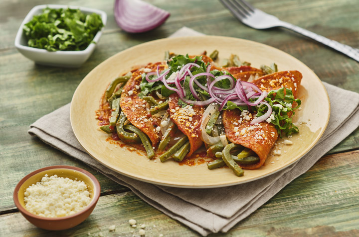 enchiladas de nopales con salsa roja