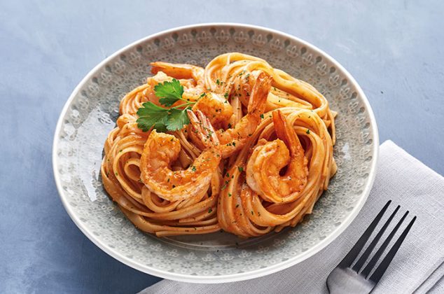 Fettuccine con camarones a la diabla