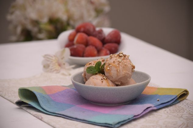 Helado de plátano con fresa