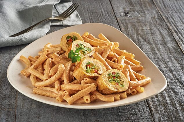 Macarrón con rollitos de pollo