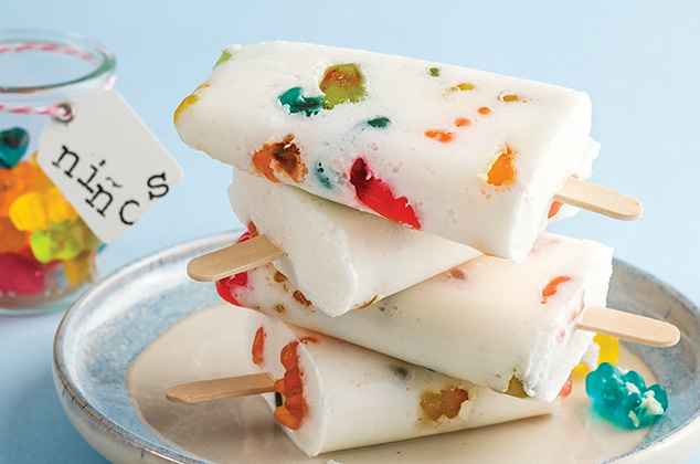 Cómo hacer Paletas de yogurt con panditas