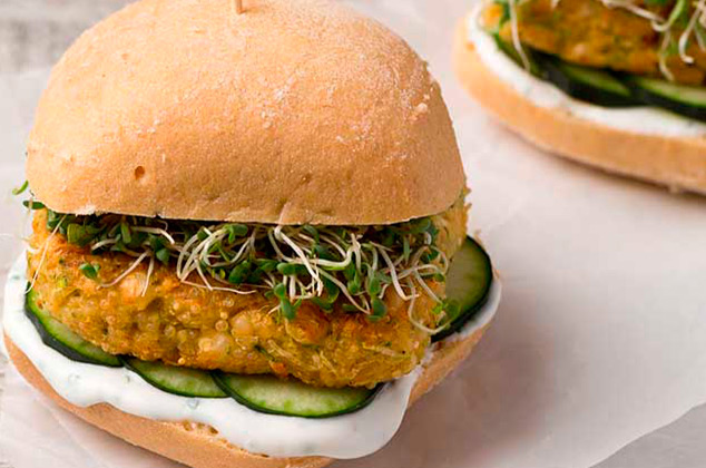 recetas-saludables-con-yogurt-griego-faciles-de-hacer-hamburguesa-de-quinoa