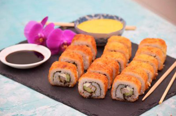 sushi empanizado de camarón