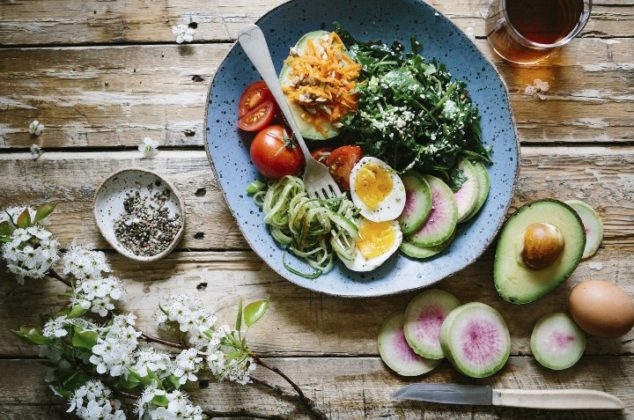 10 alimentos que debes cenar para amanecer desinflamada