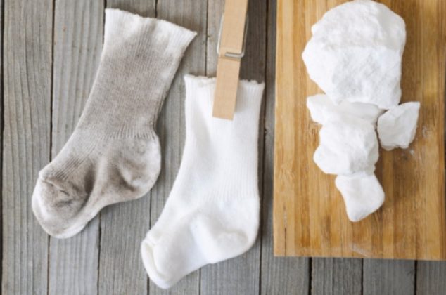 3 formas caseras de blanquear calcetines blancos percudidos