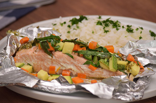 salmon empapelado en comal