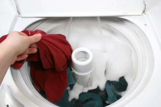 Trucos para que tu lavadora no deje pelusa en la ropa