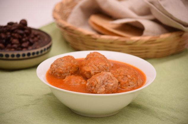 Deliciosas albóndigas en salsa de chipotle