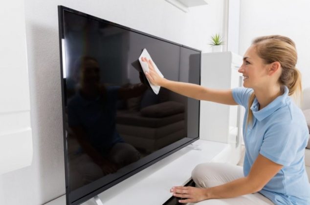 3 remedios caseros para limpiar pantallas de TV, ¡sin manchas, ni rayones!