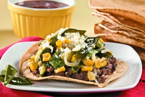 tostadas de rajas con elotes