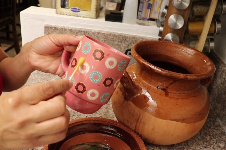 olla de barro con plomo