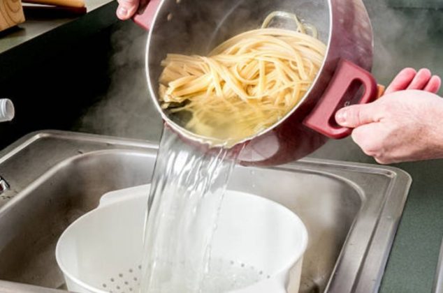 Conoce los usos mágicos del agua de la pasta para tu vida diaria