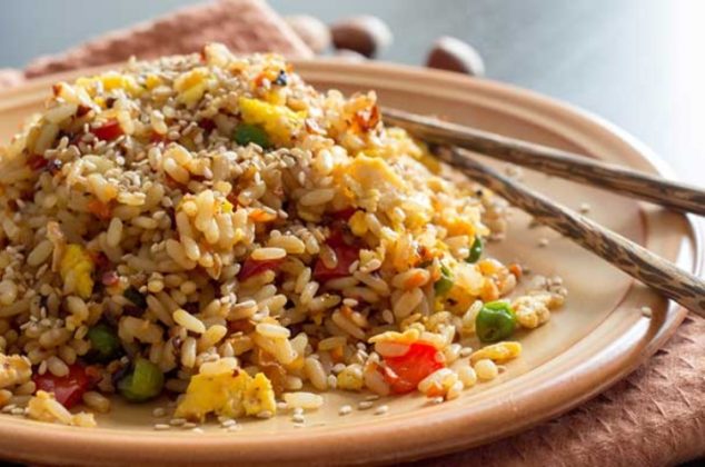 Aprende cómo hacer arroz oriental estilo Yakimeshi