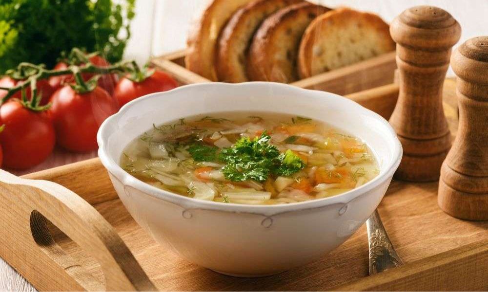 Hierbas aromáticas para caldo de pollo