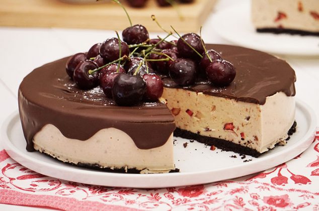 Receta de Cheesecake frío de cerezas con chocolate