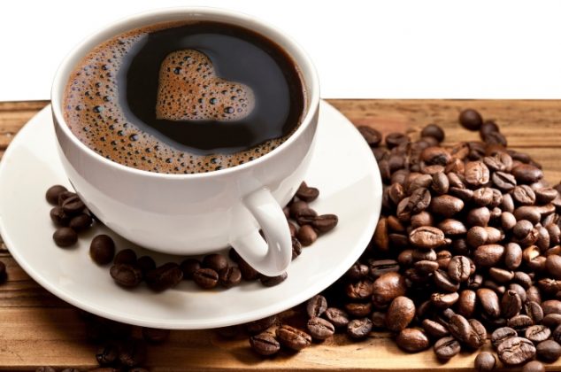 ¿Tomar café reduce el riesgo de contagio de Covid-19? Esto revela estudio