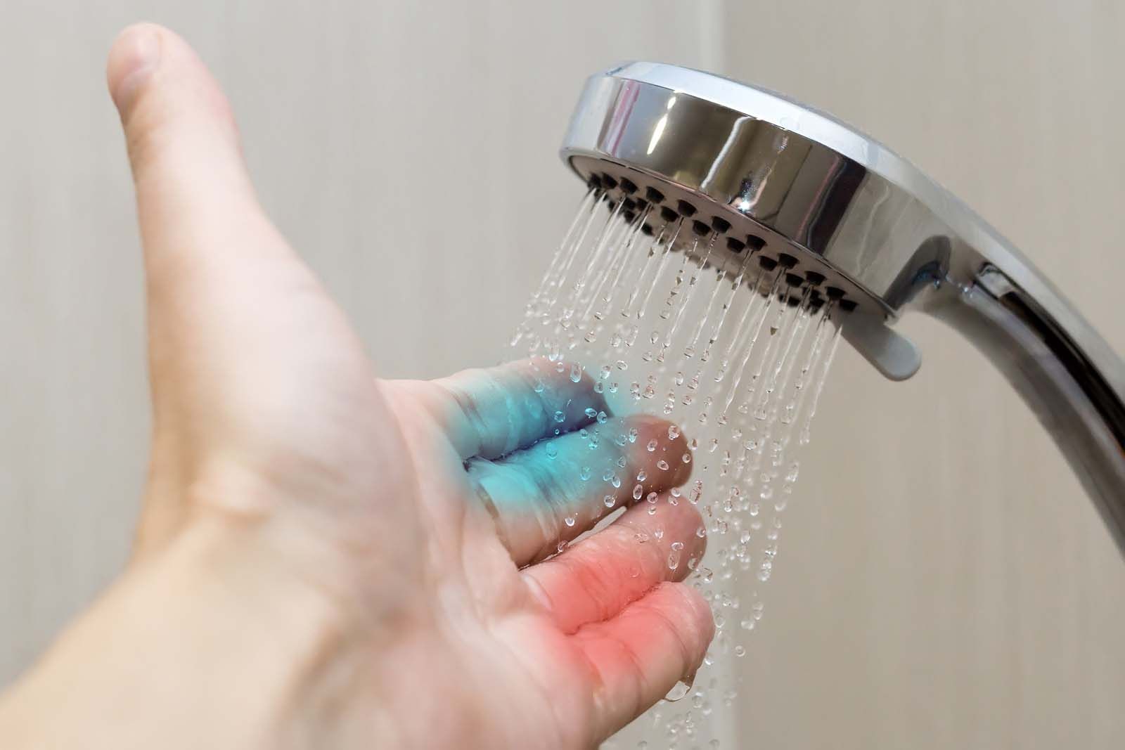 4 consejos para aumentar la presión del agua en la ducha