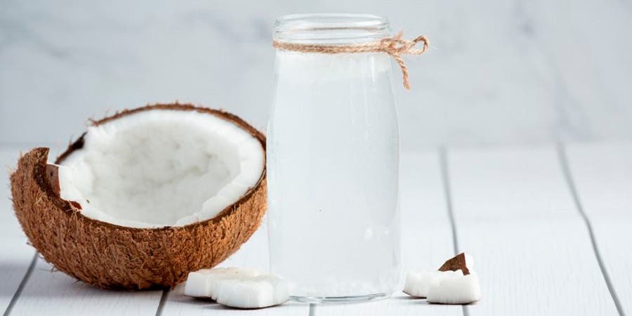 beneficios del agua de coco