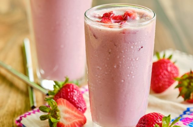 Refrescante agua de fresas con crema ¡En 10 minutos!