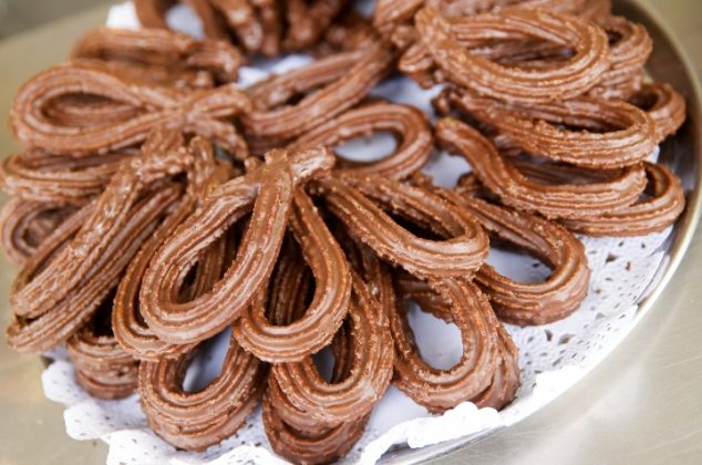 Prepara deliciosos churros de chocolate caseros