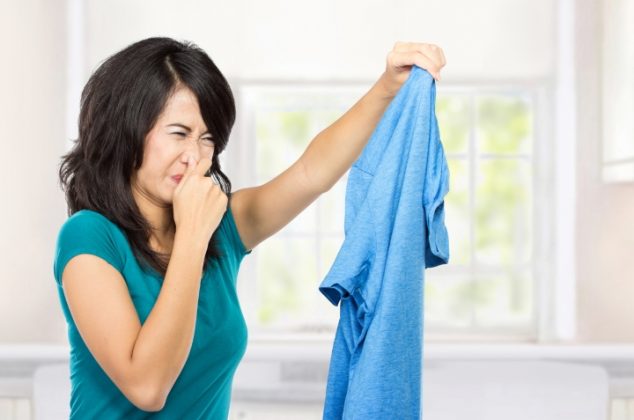 3 trucos caseros para quitar el olor a cigarro de la ropa rápidamente