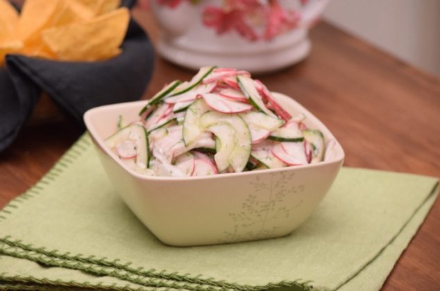 Ensalada fría de pepino y rábano