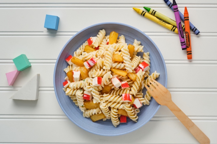 Pasta a la hawaiana con surimi